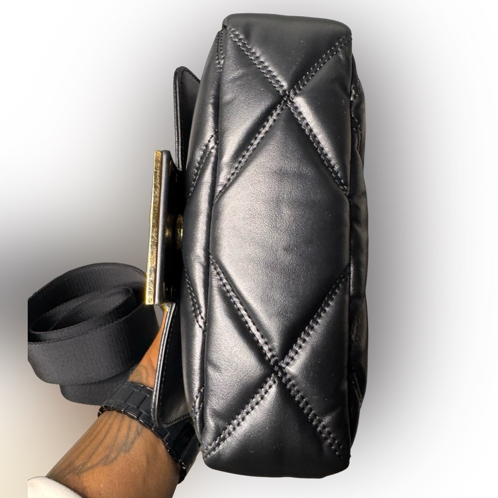 Versace La Medusa Black Quilted Calfskin Shoulder Bag - Gold Greca Hardware - Picture 5 of 13